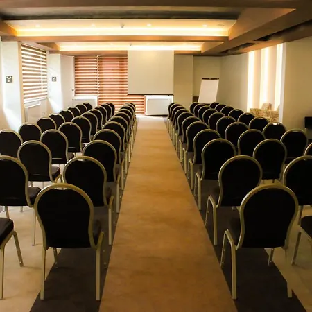 ホテル ラヴィーナ 4*