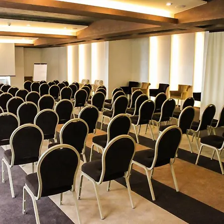 Lavina Hotell 4*