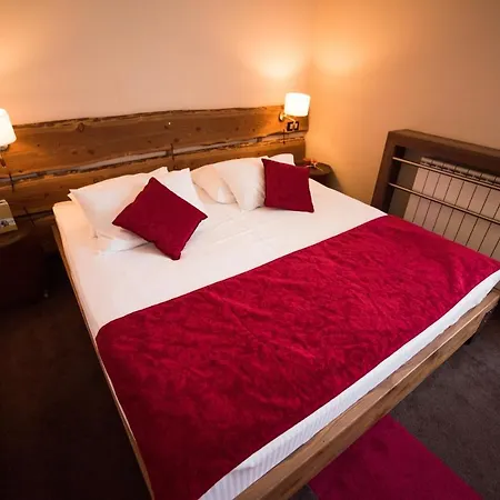 Hotell Lavina 4*